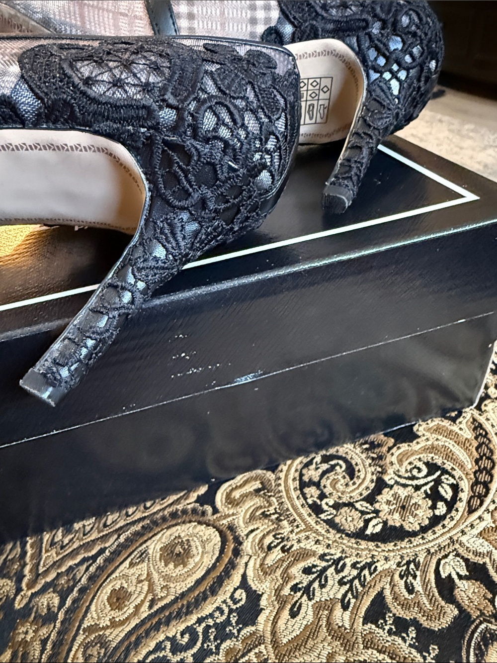 Karl Lagerfeld Black and grey Lace Pointed-Toe Heels - Picture 2 of 4
